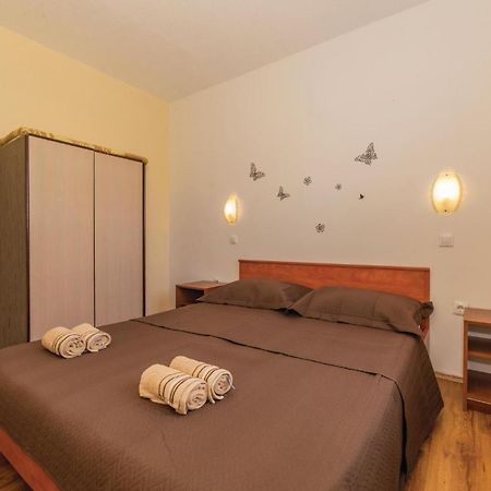 Pet Friendly Apartment In Biograd With Kitchen Biograd na Moru Kültér fotó